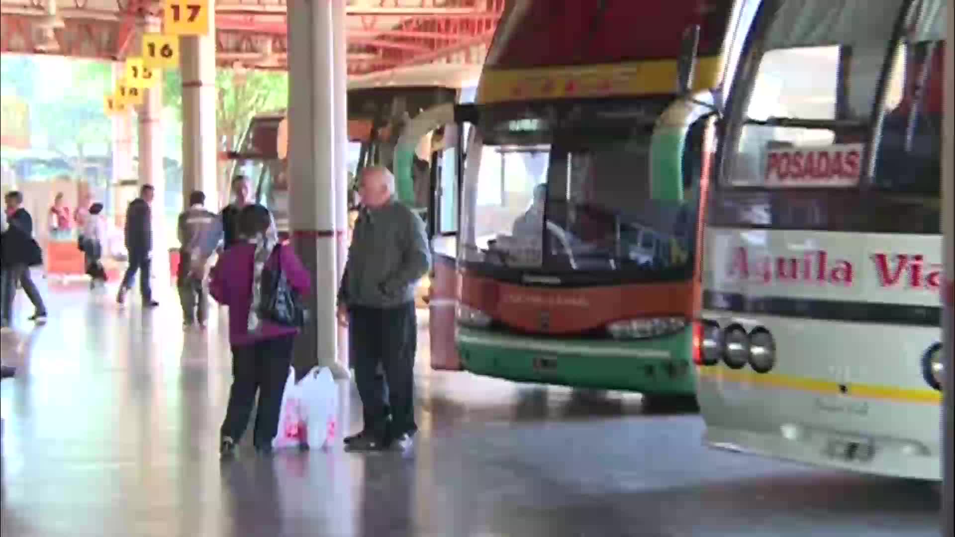 Pasajes aéreos sin piso: alerta en el transporte de larga distancia por la competencia