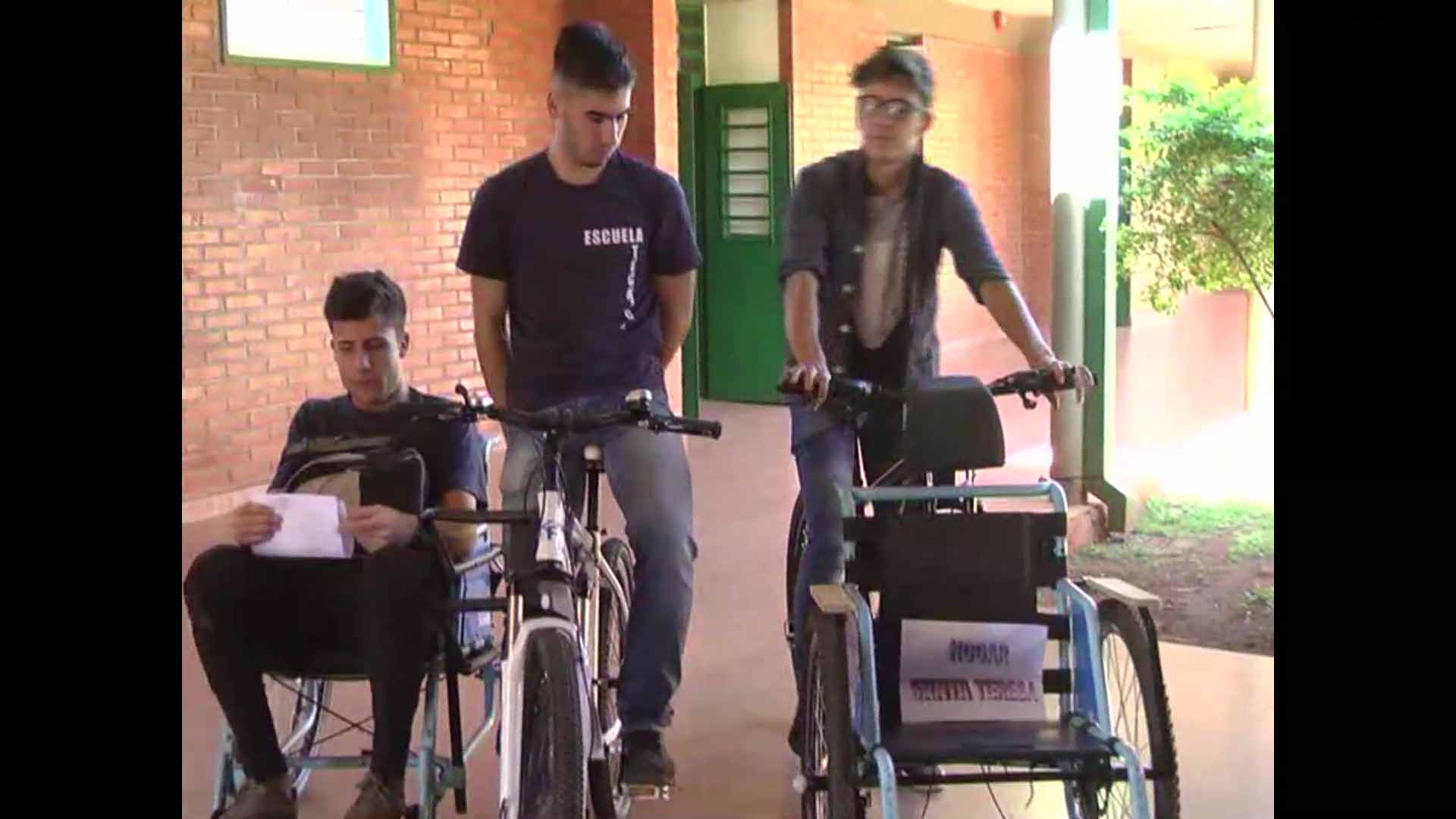 Alumnos de la EPET 3 entregaron bicisillas al Hogar Santa Teresita