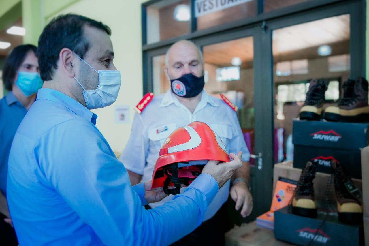 4 MONTECARLO ENTREGA INSUMOS A BOMBEROS VOLUNTARIOS