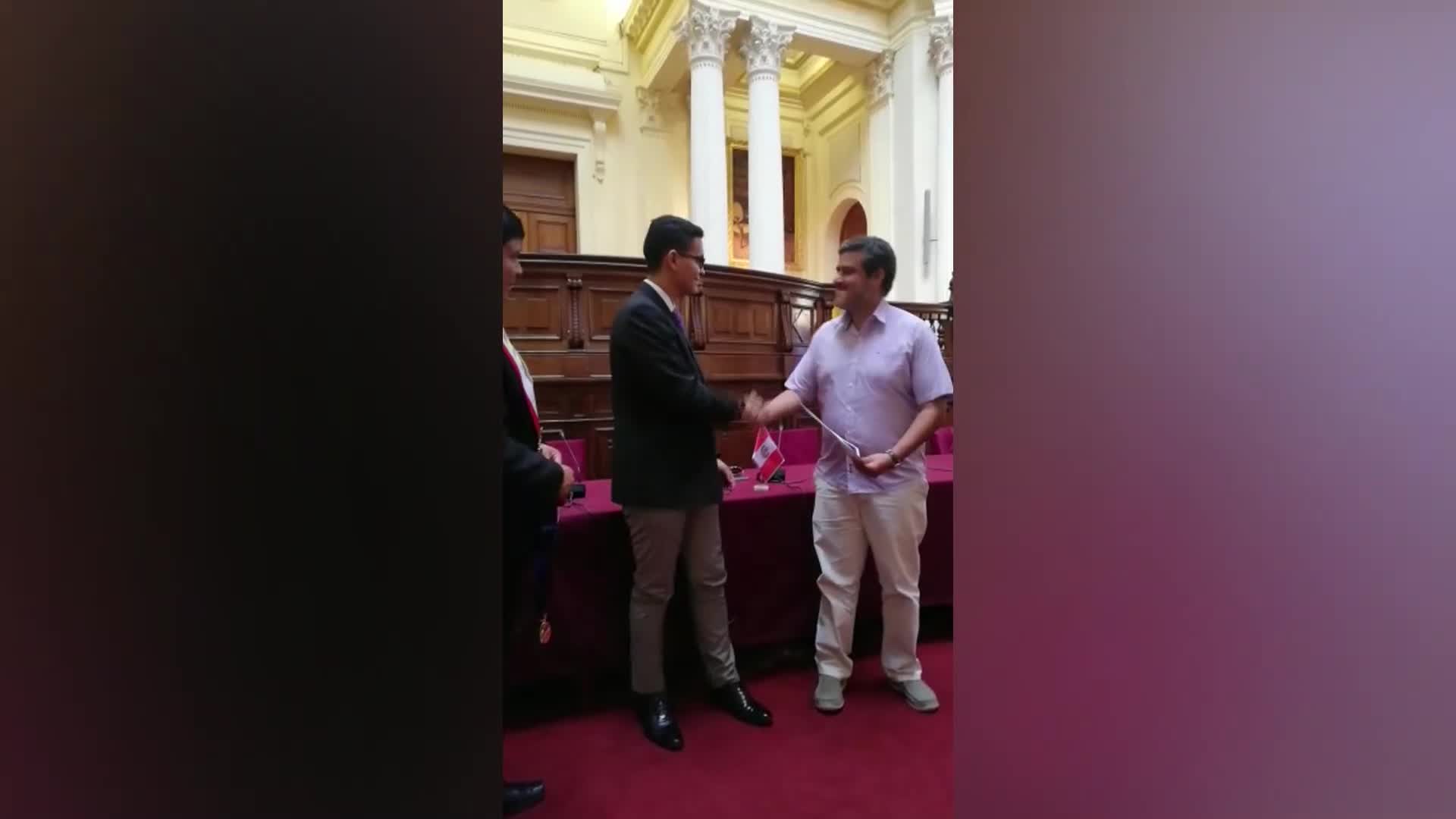 Joven misionero fue condecorado por el Congreso de la República del Perú