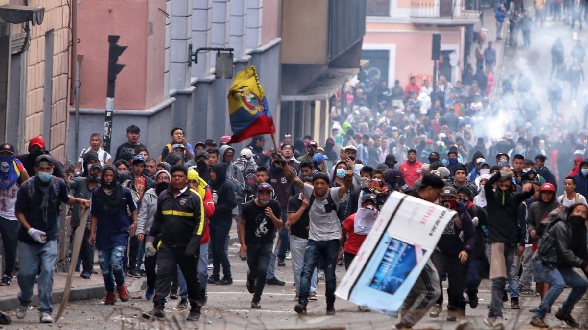 Las protestas llegan a Quito y obligan al traslado del presidente