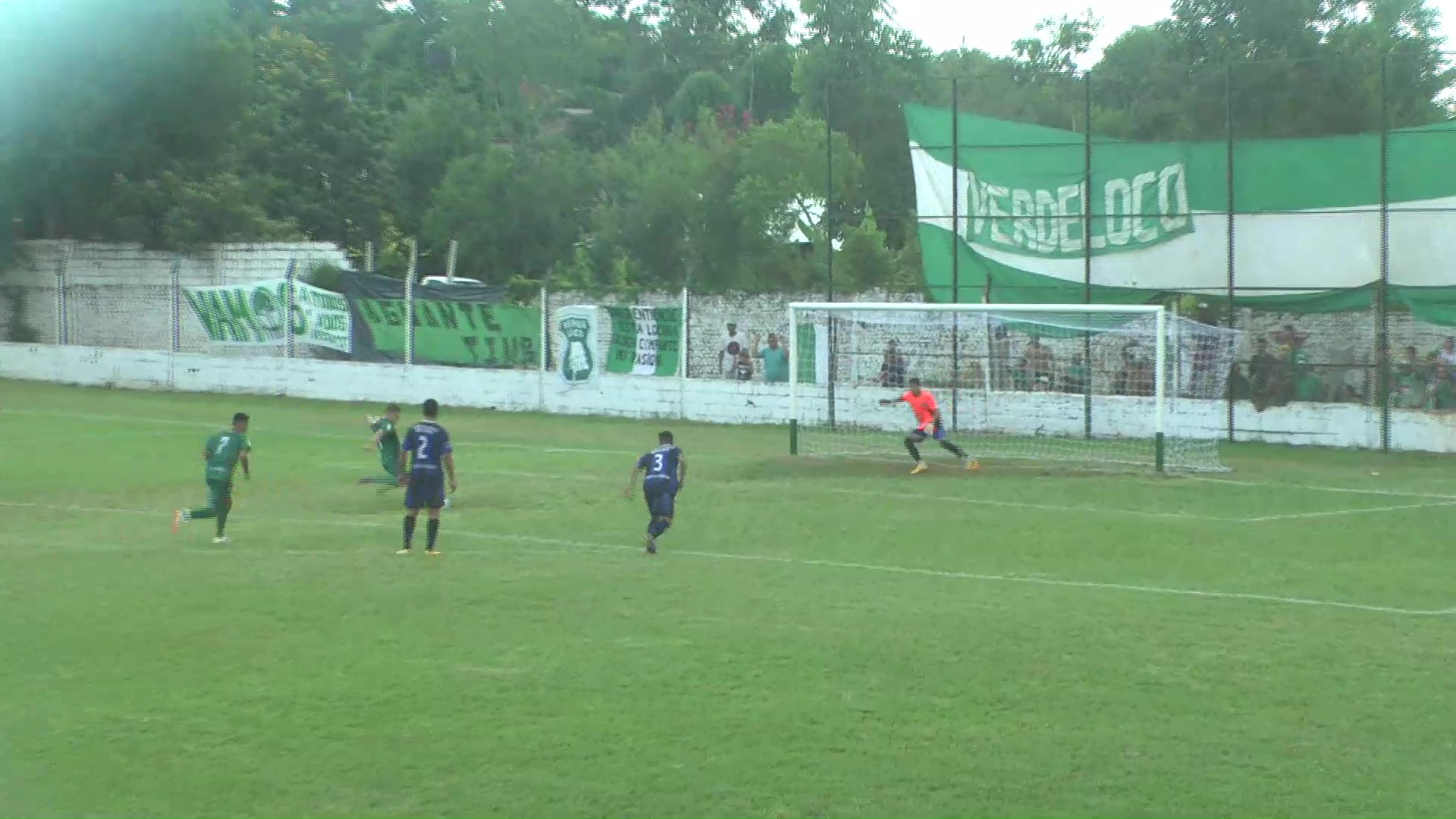 Timbó ganó en el debut