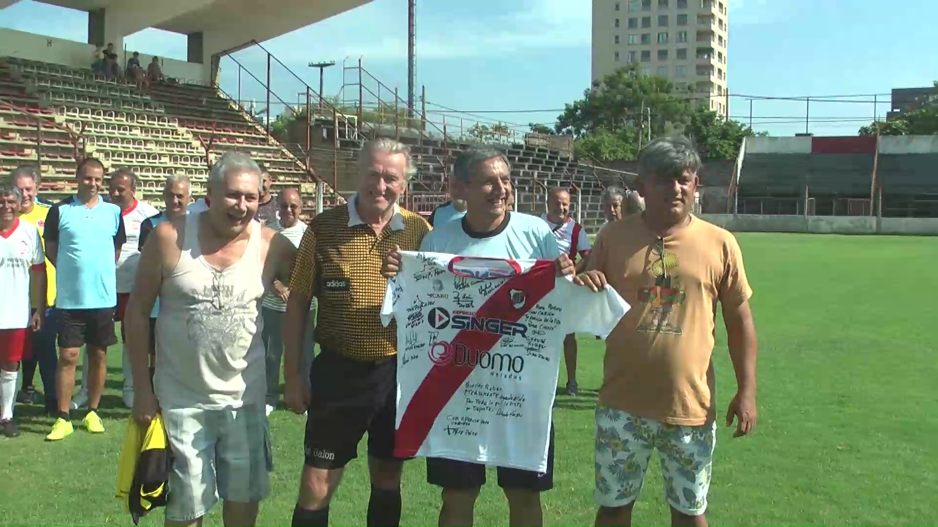 Reconocimiento a la trayectoria: César Noguera fue homenajeado por las glorias solidarias