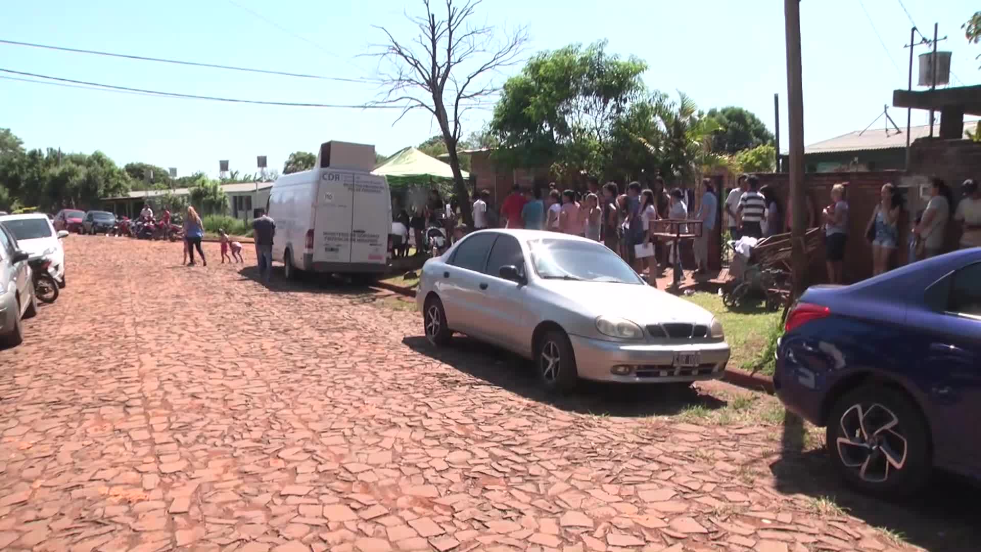 Barrio A-4 de Posadas: se entregaron tickets de emergencia alimentaria en el PAS - Noticiero12.com