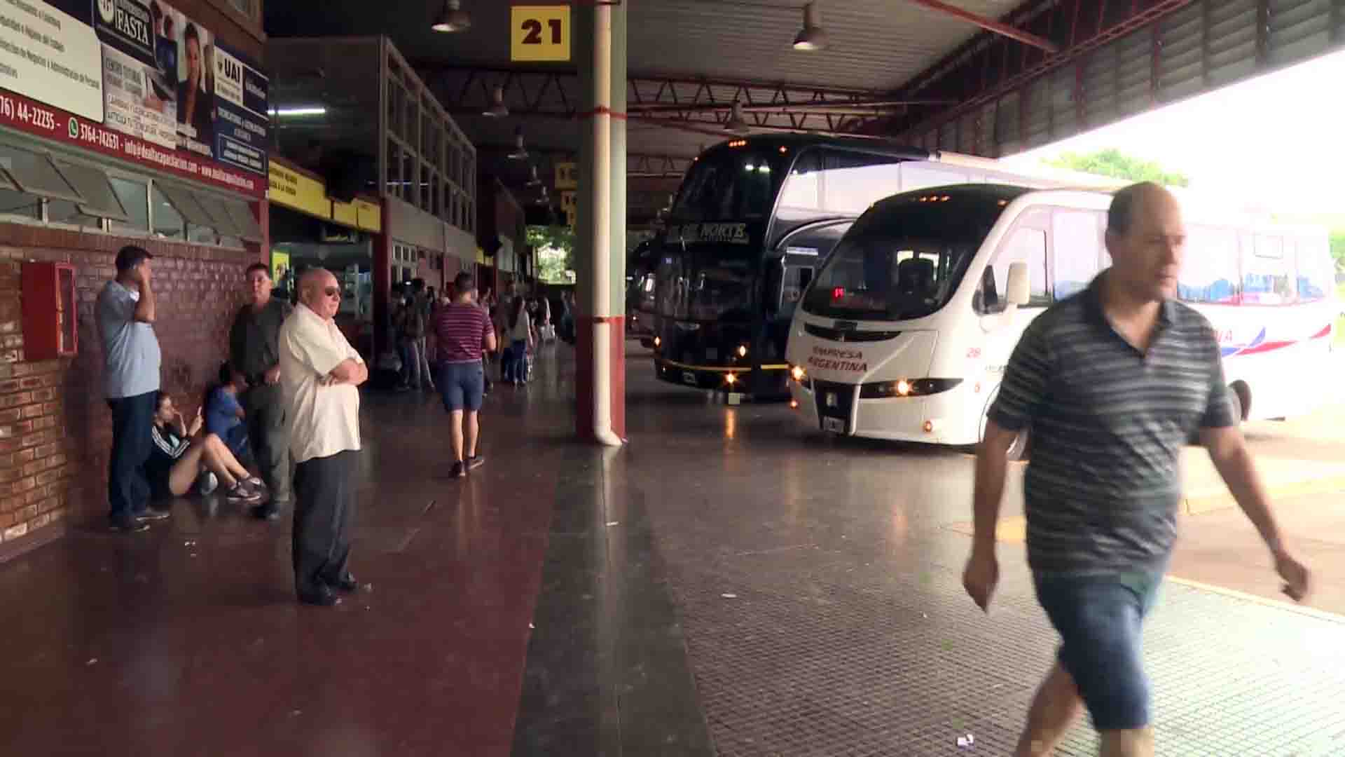 Media distancia en crisis: cierre de empresas y despidos tras recortes de Nación 