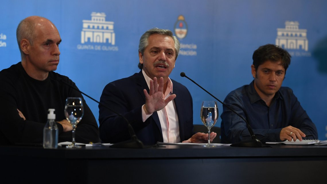 Alberto Fernández anunció la suspensión de clases y el cierre de fronteras
