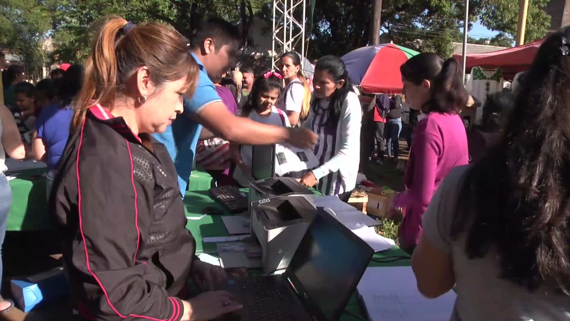 En Miguel Lanús entregaron tickets para ferias francas a beneficiarios