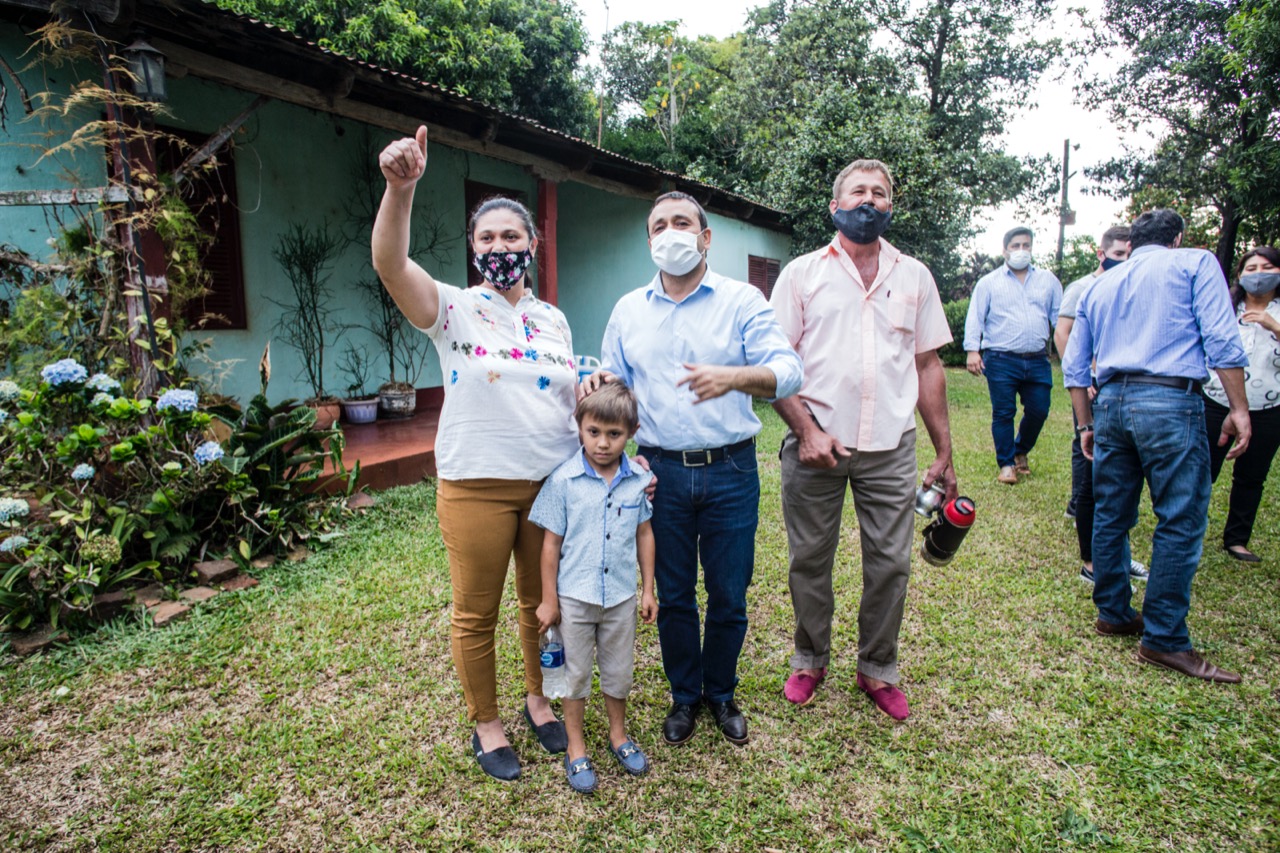 1 Entrega de tractores y maquinaria en TRES CAPONES