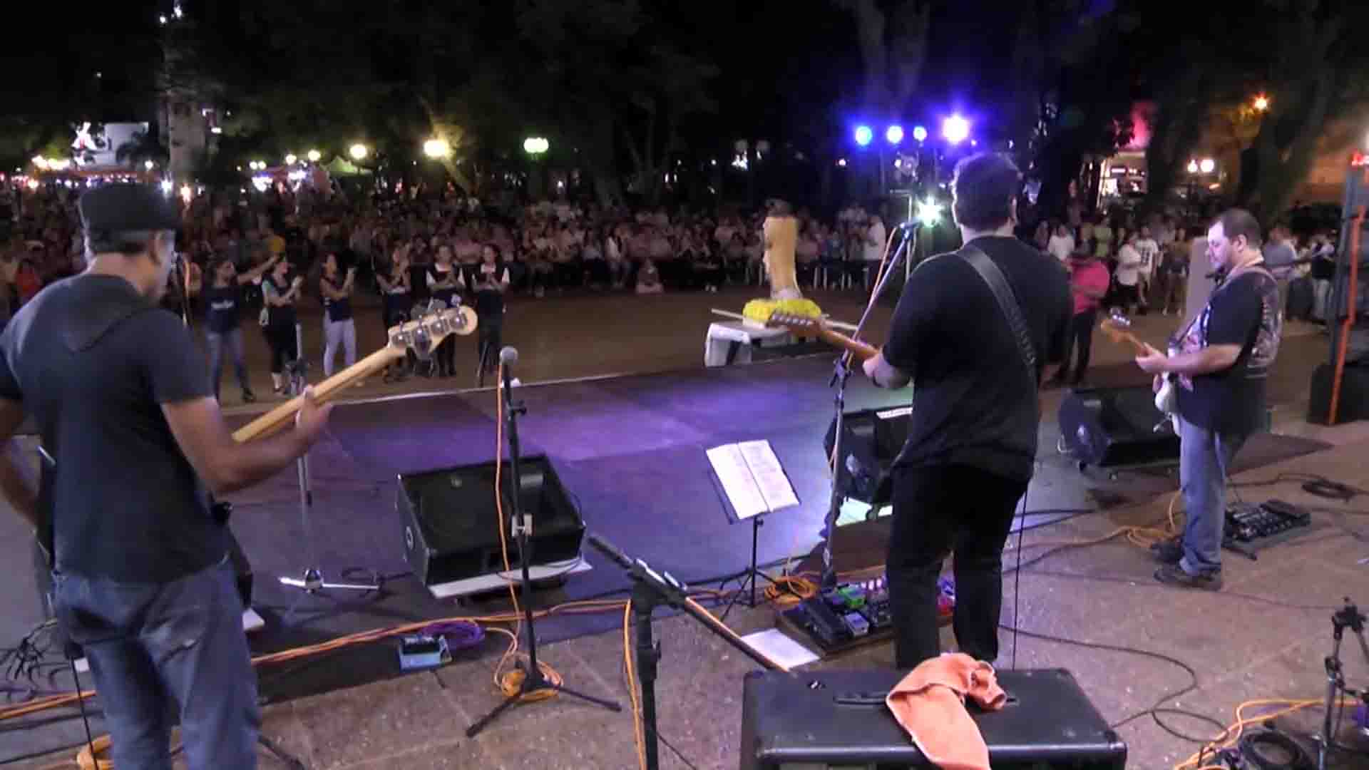 Serenata a San José Obrero: una multitud se dio cita en la Plaza 9 de Julio