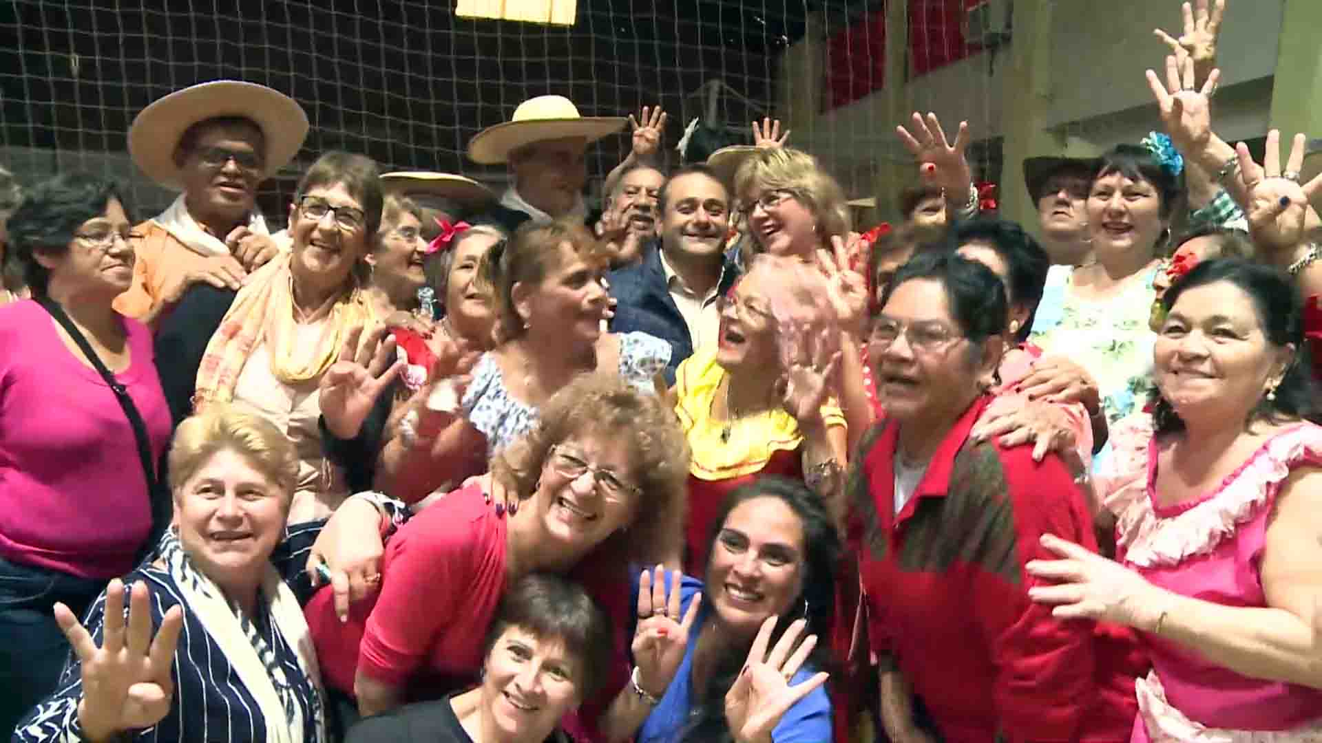 Vigilia a la Patria: festival artístico de adultos mayores 