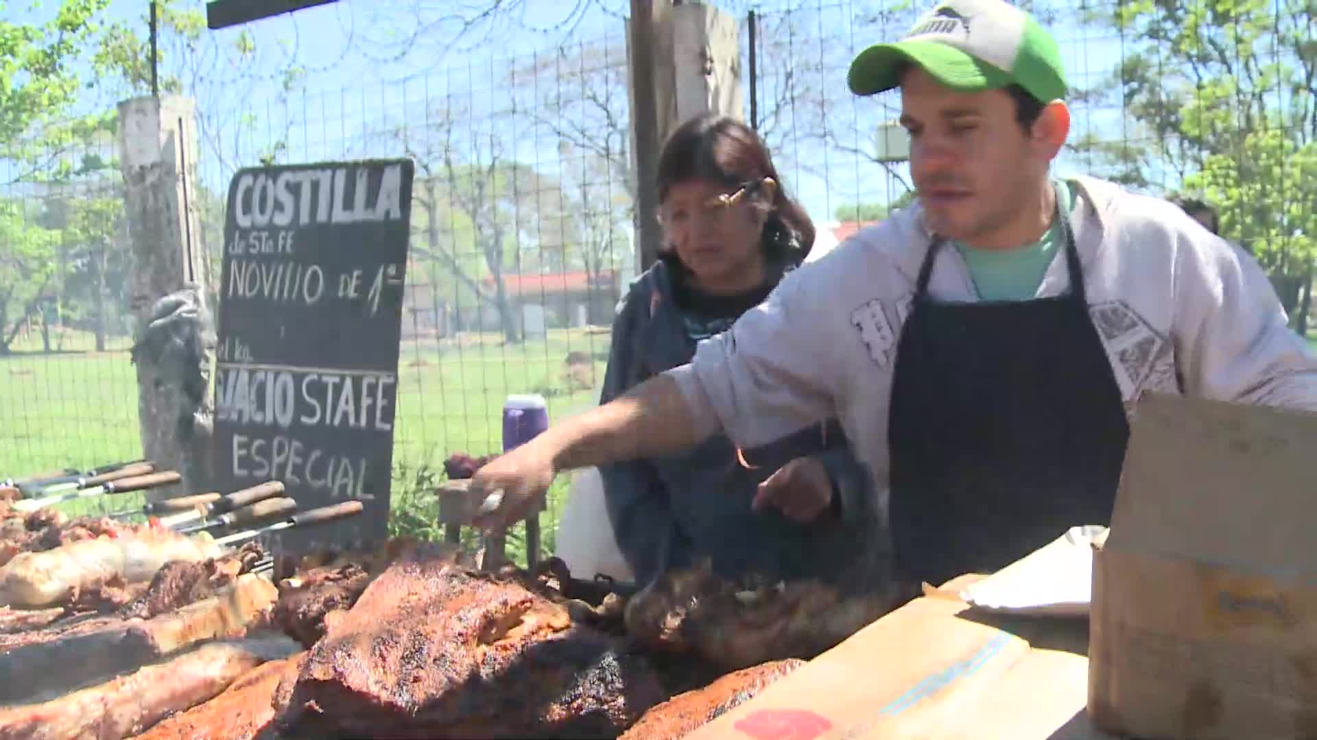 El asado en la esquina: opción de muchas familias ante la crisis 