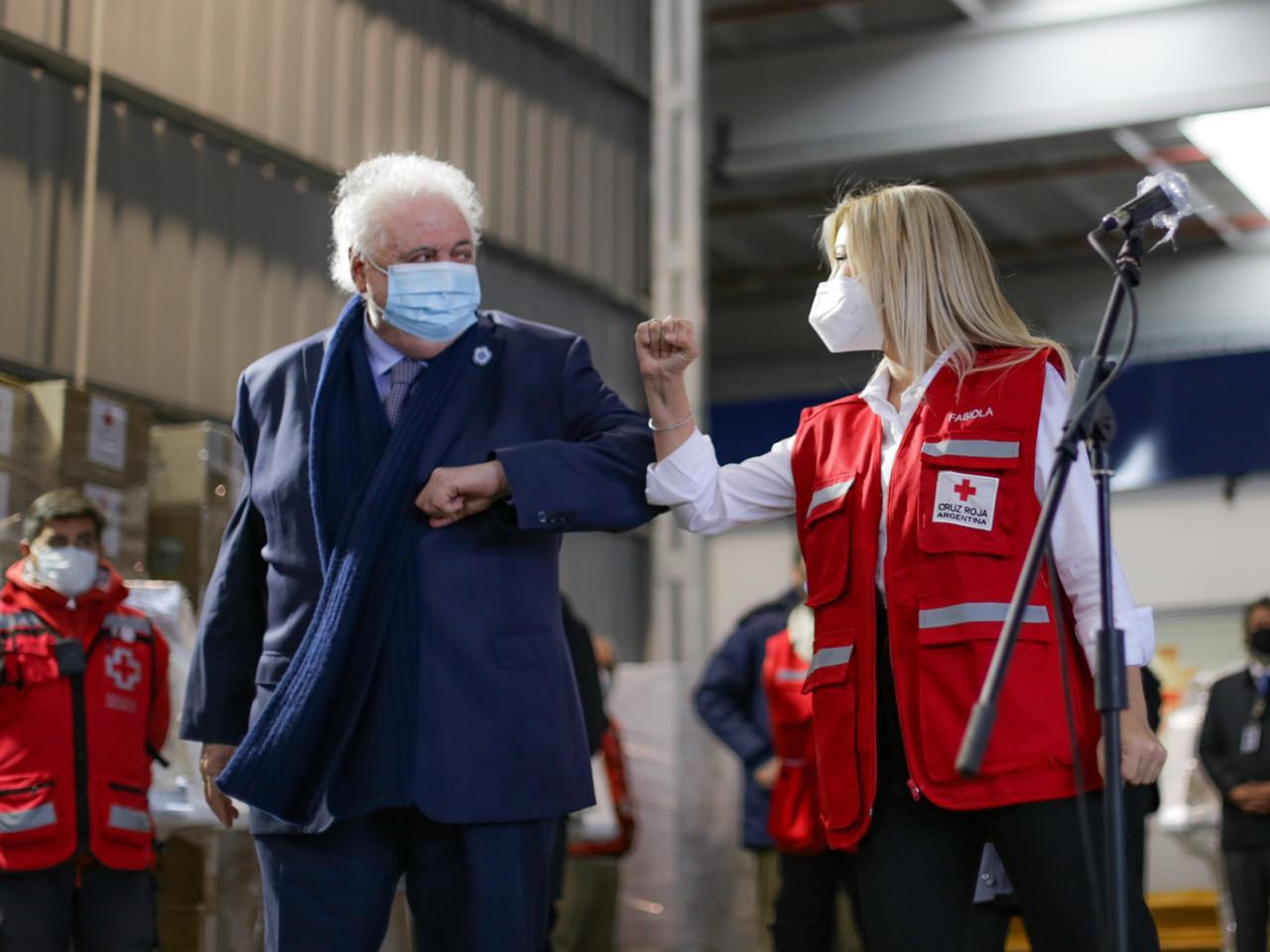 González García, Fabiola Yánez y la Cruz Roja entregaron insumos y equipamiento