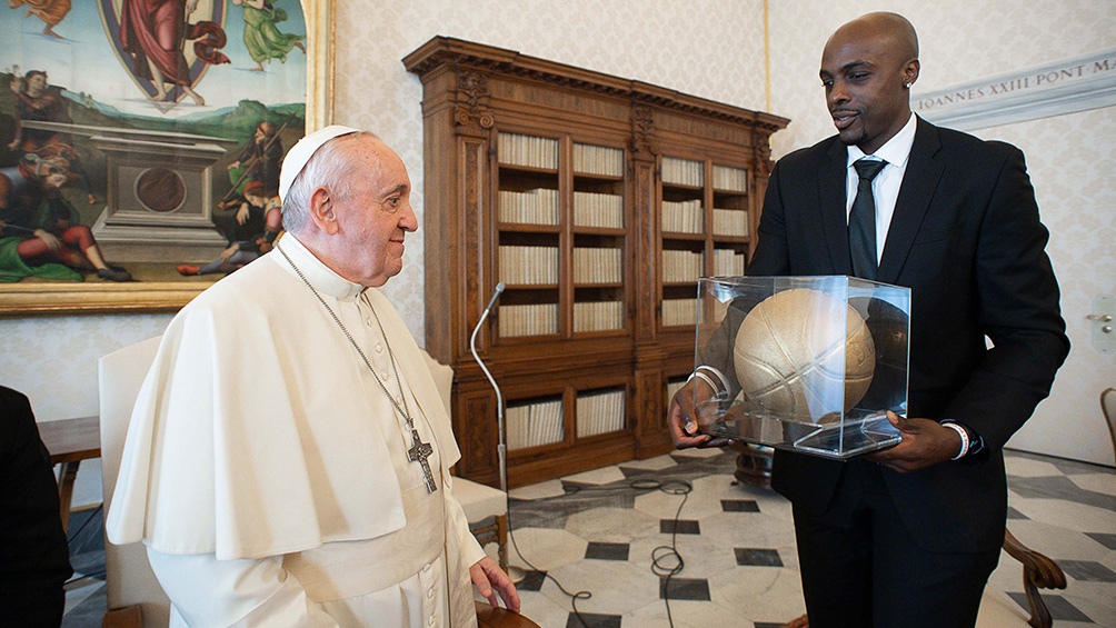 El Papa Francisco recibió y animó a jugadores de la NBA movilizados contra el racismo en EEUU