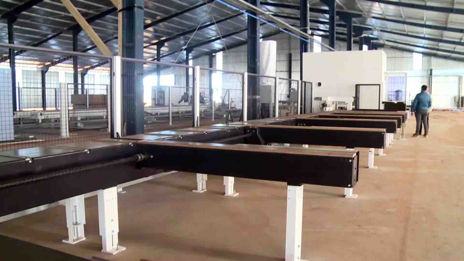 Ultiman detalles para la inauguración de la fábrica de casas de maderas