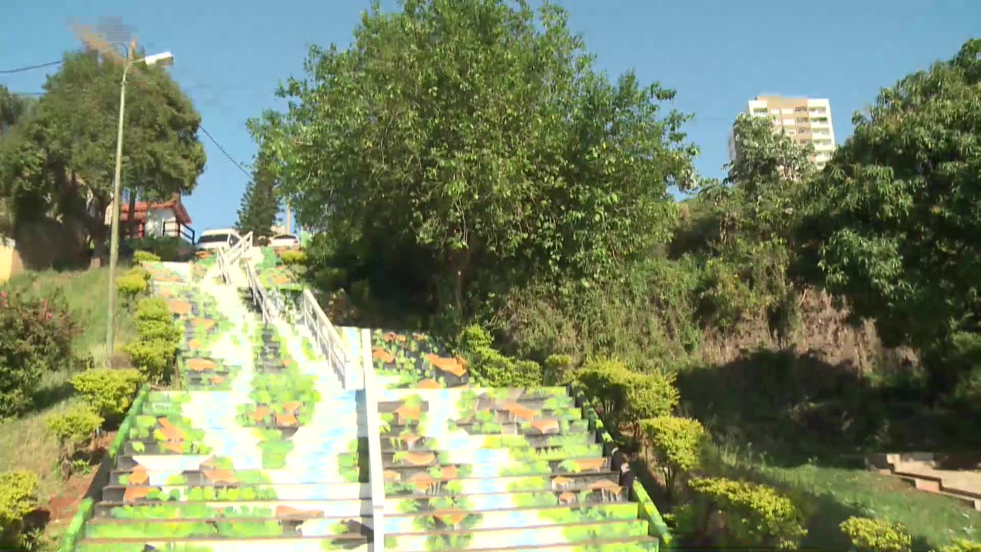Atractivo turístico urbano: Neumann restauró su obra de la escalera en la costanera