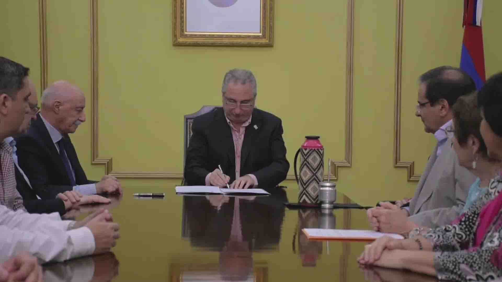 Eficiencia energética: Passalacqua suscribió convenio con el CFI y la UNaM